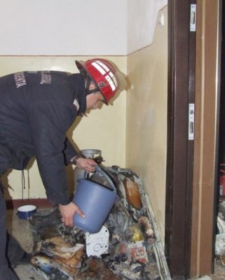 Locuinţă din Ovidiu, distrusă de foc